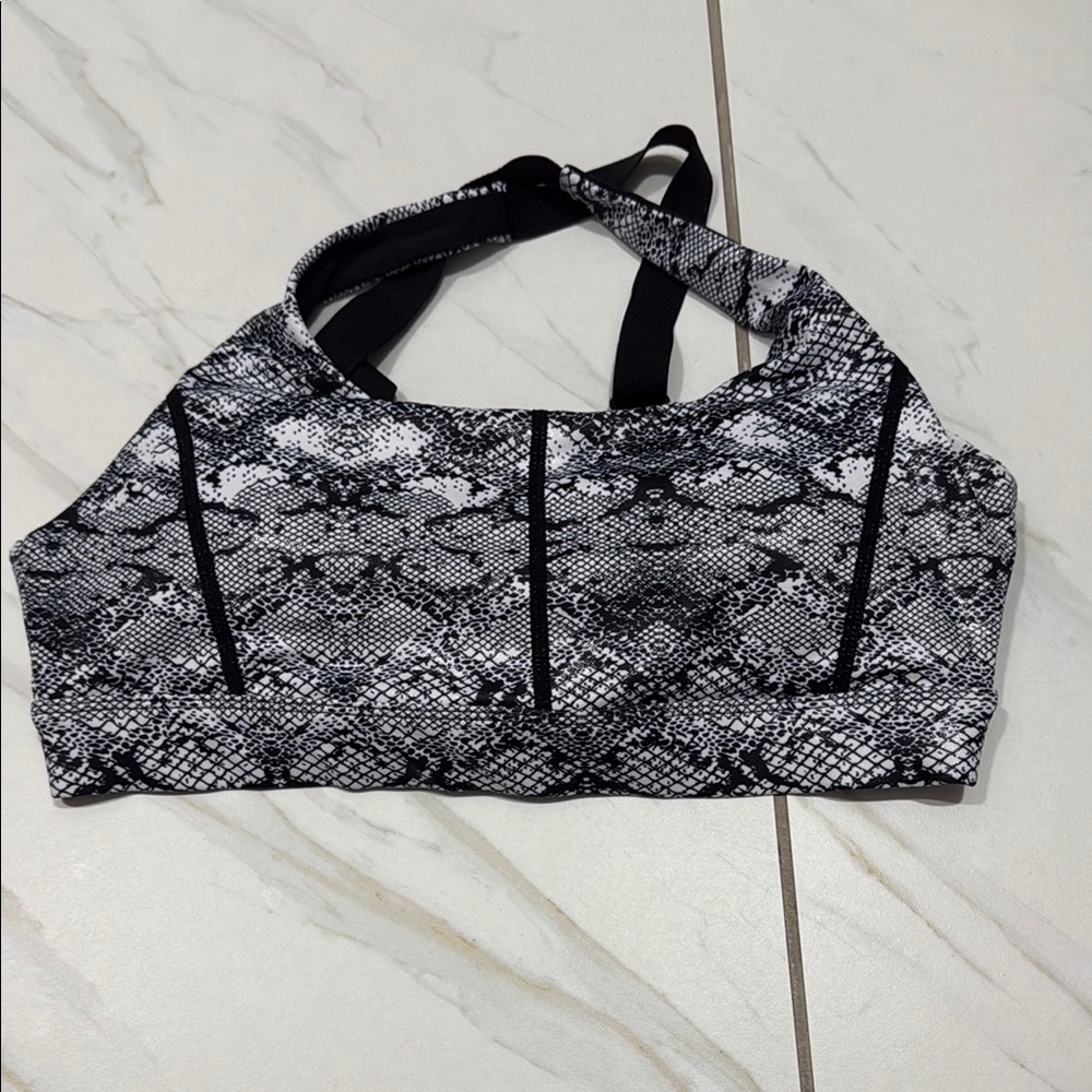 ZYIA Monochrome Snake Print Activewear